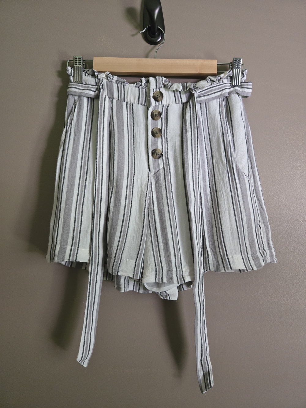 American Eagle Striped Paper Bag Waist Shorts - Size Small